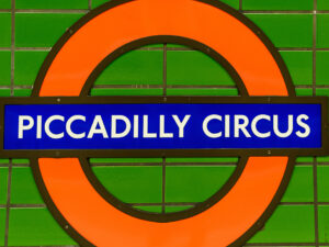 Next stop picadilly Circus - Londres